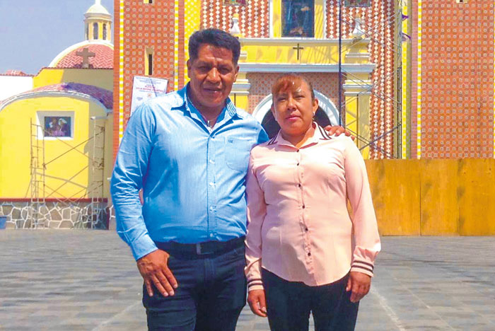 Andres Javier Tlacomulco Calvario y esposa