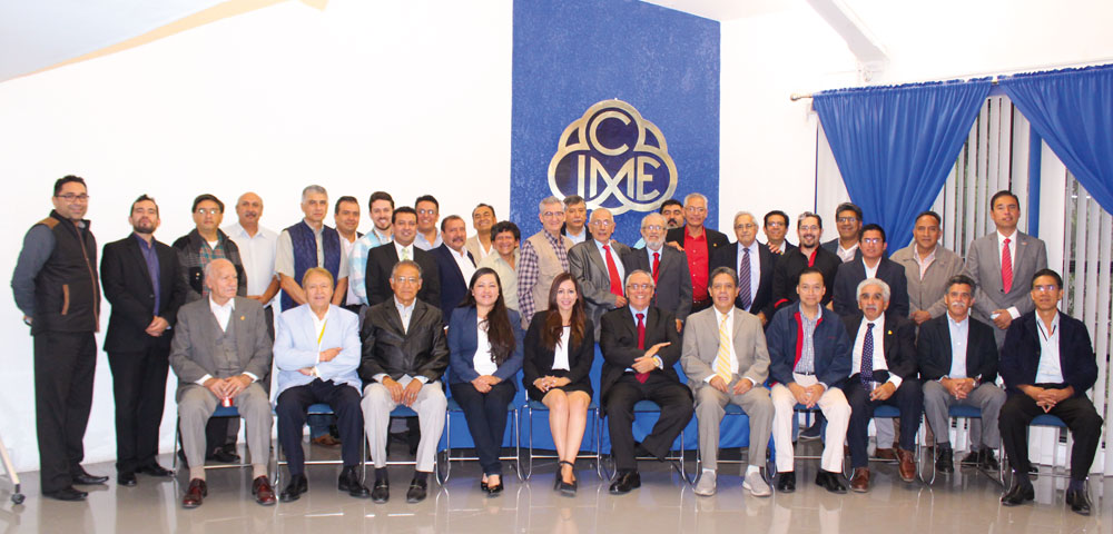 Los integrantes del CIME durante los festejos del Día del Ingeniero en sus instalaciones de la Ciudad de México.