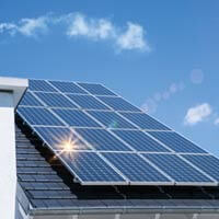 panel solar en viviendas híbridas