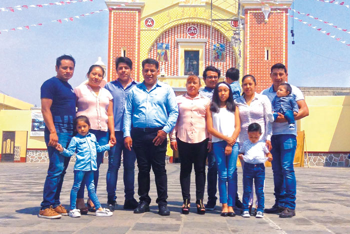 Andres Javier Tlacomulco Calvario y familia
