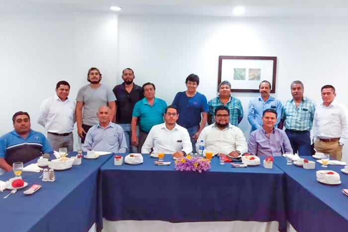 Desayuno con electricistas en Veracruz
